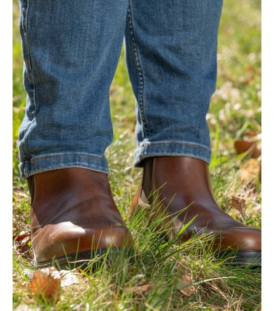 La Chelsea Honey XL incarne l’essence du style Heritage Farmer, désormais disponible en grandes pointures (48, 49 et 50).