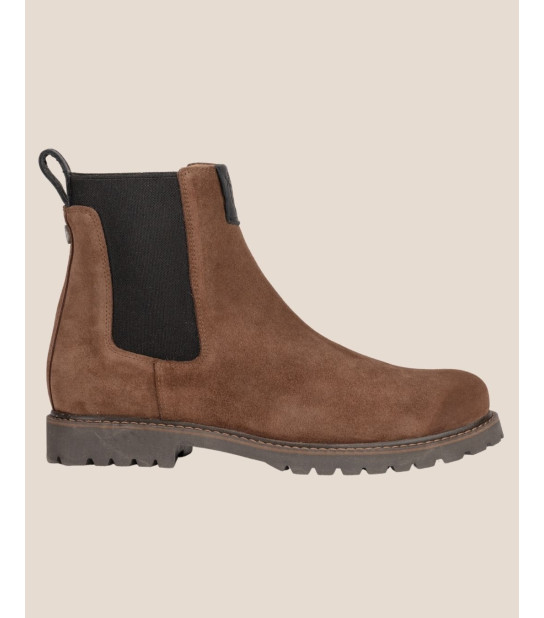 La City – Nubuck Marron  Intemporelle par nature, affirmée par ses détails, La City réinterprète l’iconique bottine Chelsea .