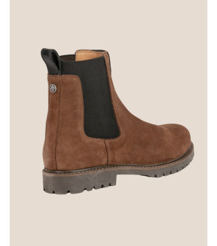 La City – Nubuck Marron  Intemporelle par nature, affirmée par ses détails, La City réinterprète l’iconique bottine Chelsea .