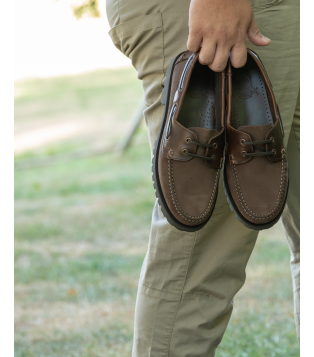 Mocassin style bateau en cuir pleine fleur marron – Louis V | Héritage Farmer. Indemodable